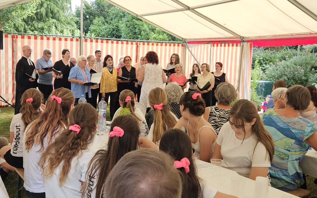 Ein fröhlicher Zeltgottesdienst und ein Dienstjubiläum